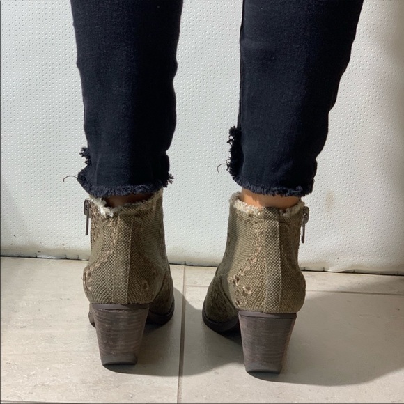 Unique Embroidery Western Cowboy Booties - Picture 2 of 8